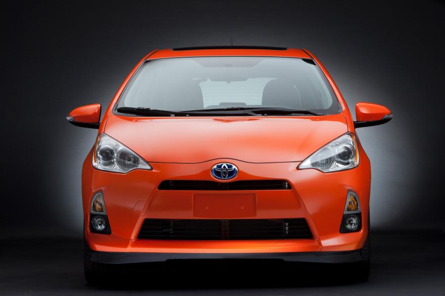  Toyota Prius C 2011 года  (фото 35 из 37)